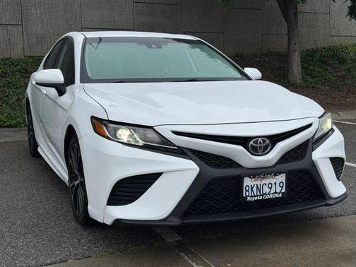 White 2019 Toyota Camry SE