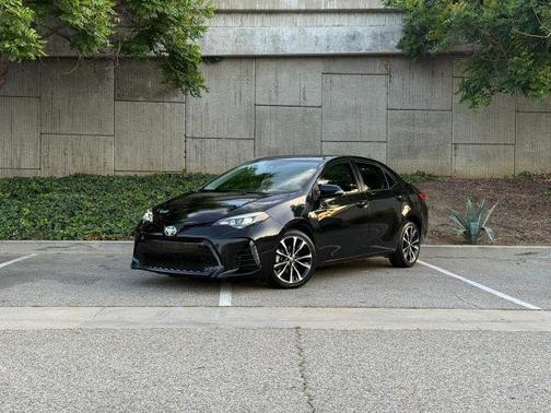Black 2019 Toyota Corolla SE