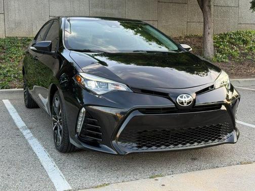 Black 2019 Toyota Corolla SE