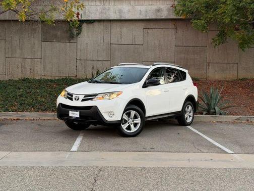 White 2013 Toyota RAV4 XLE