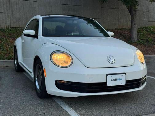 White 2012 Volkswagen Beetle 2.5L