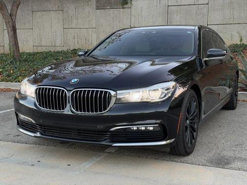 Black 2018 BMW 740 i