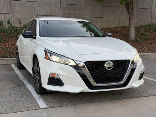 White 2021 Nissan Altima 2.5 SR