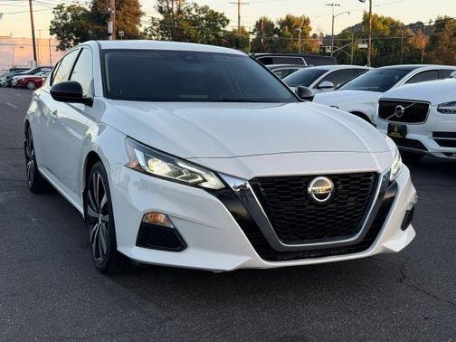 White 2021 Nissan Altima 2.5 SR