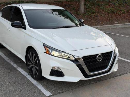 White 2021 Nissan Altima 2.5 SR