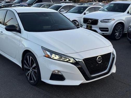 White 2021 Nissan Altima 2.5 SR