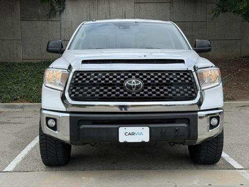 White 2019 Toyota Tundra SR5