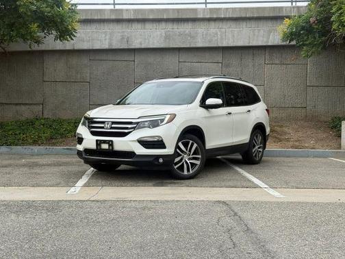 White 2017 Honda Pilot Touring