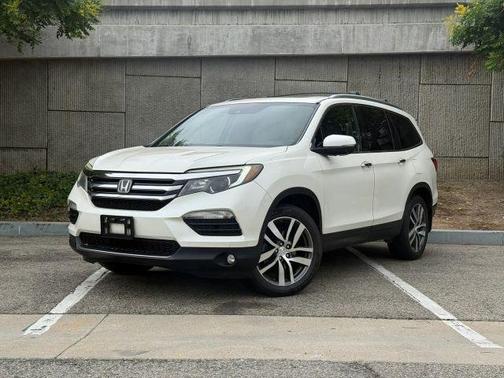 White 2017 Honda Pilot Touring