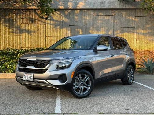 Gray 2022 Kia Seltos LX