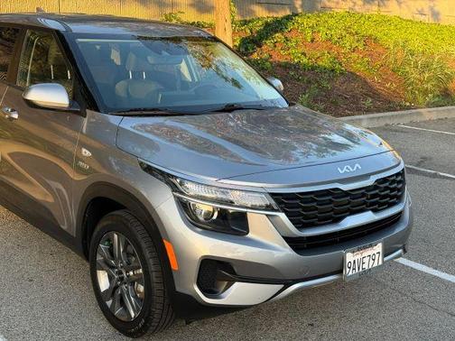 Gray 2022 Kia Seltos LX