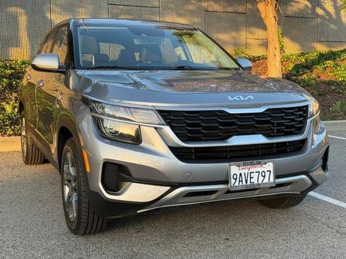 Gray 2022 Kia Seltos LX