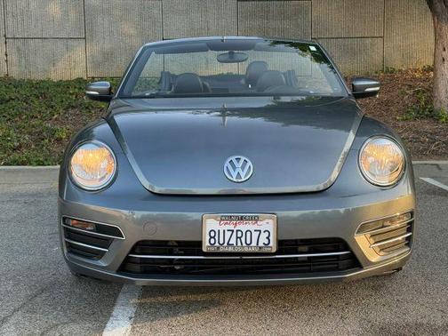Platinum Gray Metallic w/ Black Top 2018 Volkswagen Beetle 2.0T S