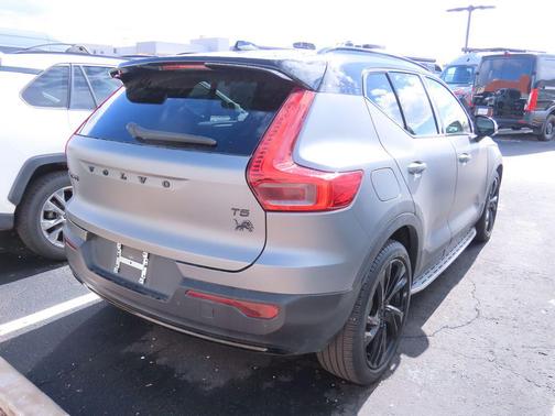 2022 Volvo XC40 T5 R-Design