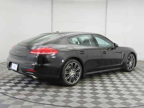 2016 Porsche Panamera 4