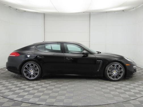 2016 Porsche Panamera 4