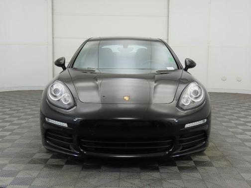 2016 Porsche Panamera 4