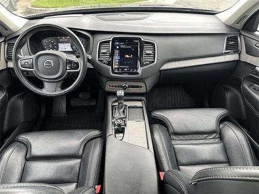 2022 Volvo XC90 T6 Inscription