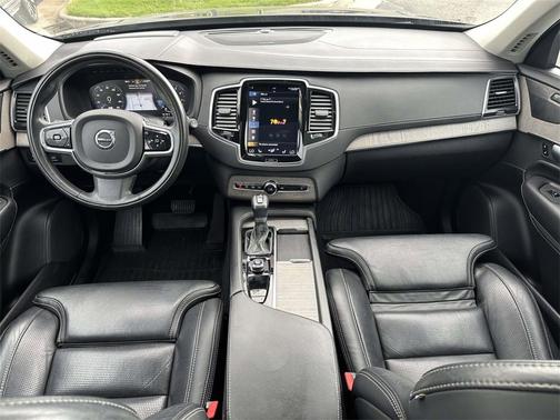 2022 Volvo XC90 T6 Inscription