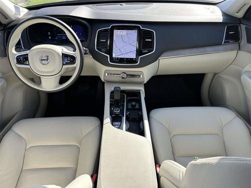 2024 Volvo XC90 B6 Plus Bright Theme