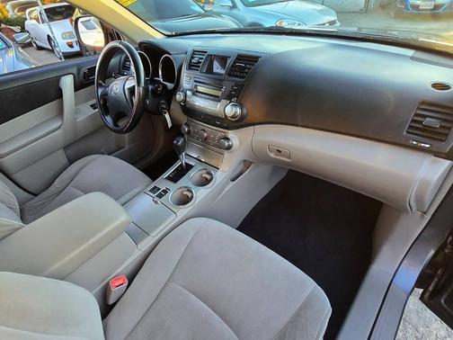 2011 Toyota Highlander SE