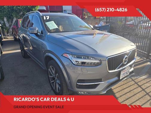 2017 Volvo XC90 T6 Momentum