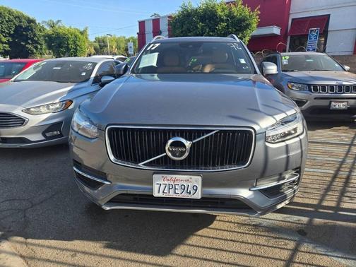 2017 Volvo XC90 T6 Momentum