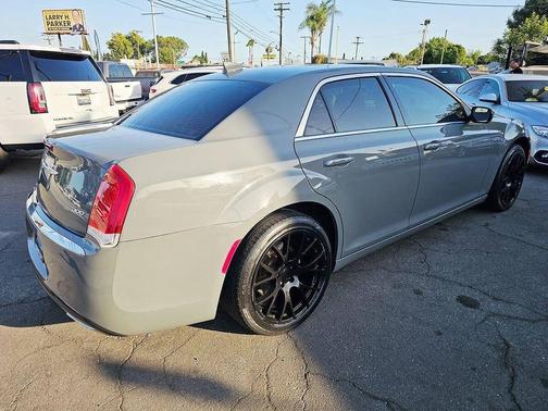 2018 Chrysler 300 Touring