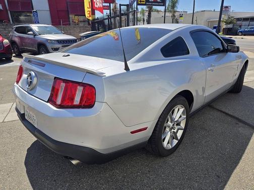 2011 Ford Mustang V6 Premium
