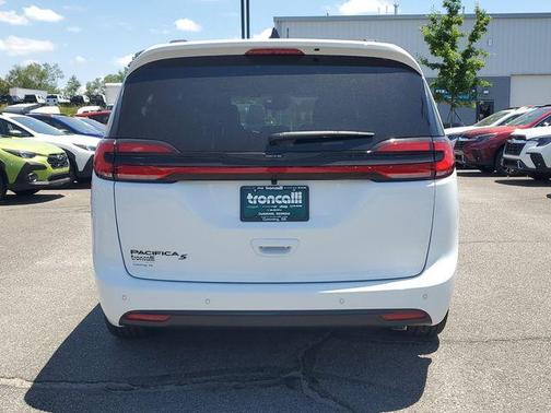 Bright White Clearcoat 2026 Chrysler Pacifica Select