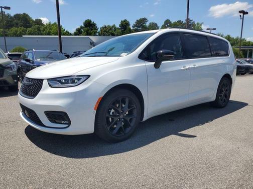 Bright White Clearcoat 2026 Chrysler Pacifica Select