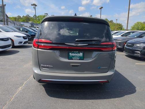 2025 Chrysler Pacifica Hybrid Pinnacle