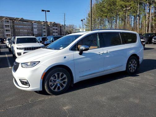 2025 Chrysler Pacifica Hybrid Pinnacle