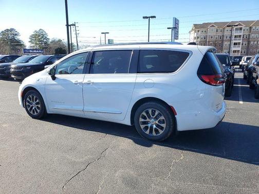 2025 Chrysler Pacifica Hybrid Pinnacle