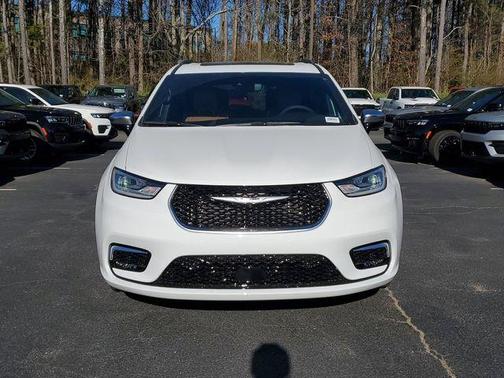 2025 Chrysler Pacifica Hybrid Pinnacle