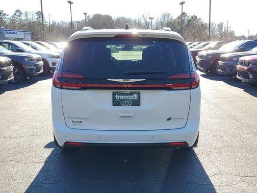 2025 Chrysler Pacifica Hybrid Pinnacle
