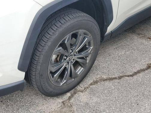 2022 Toyota RAV4 Hybrid XLE Premium