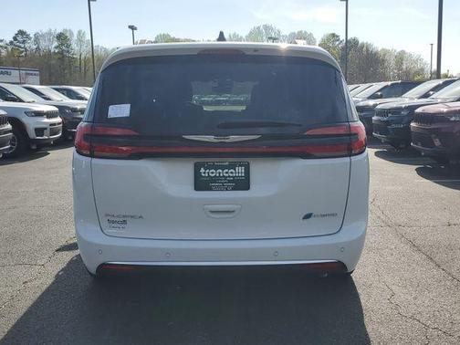2025 Chrysler Pacifica Hybrid Pinnacle
