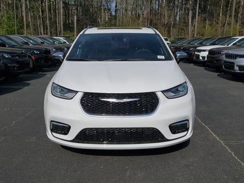 2025 Chrysler Pacifica Hybrid Pinnacle