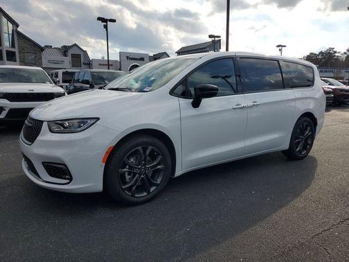 2026 Chrysler Pacifica Select