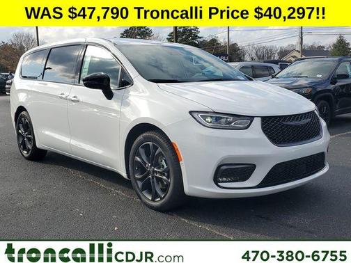 2026 Chrysler Pacifica Select