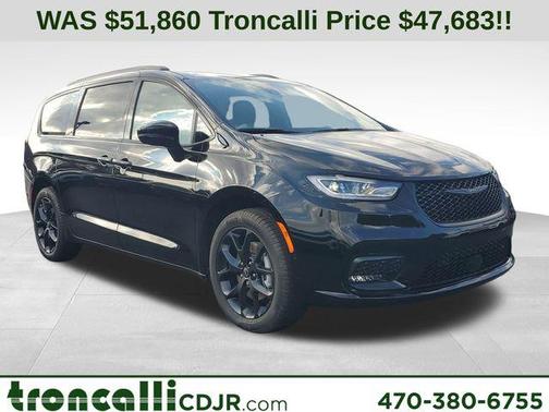 Diamond Black 2026 Chrysler Pacifica Select