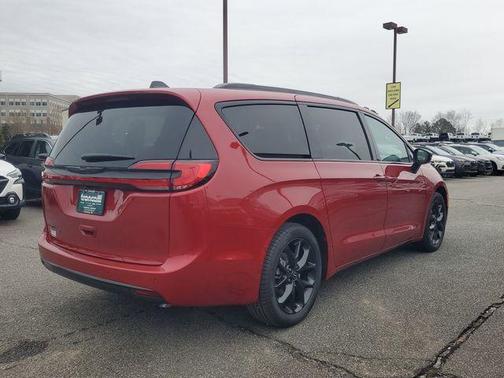 2026 Chrysler Pacifica Select