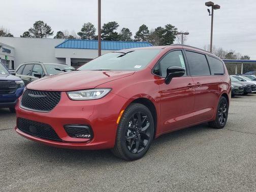 2026 Chrysler Pacifica Select