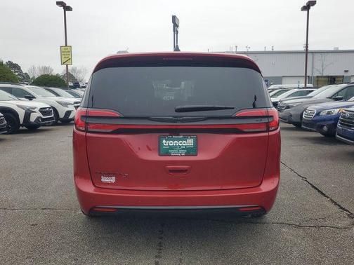 2026 Chrysler Pacifica Select