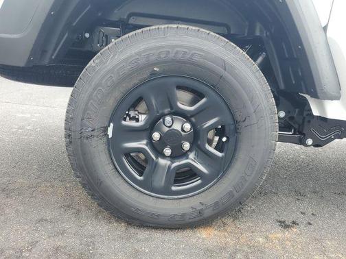 Bright White Clearcoat 2026 Jeep Gladiator Sport