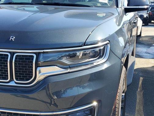 2025 Jeep Wagoneer Base