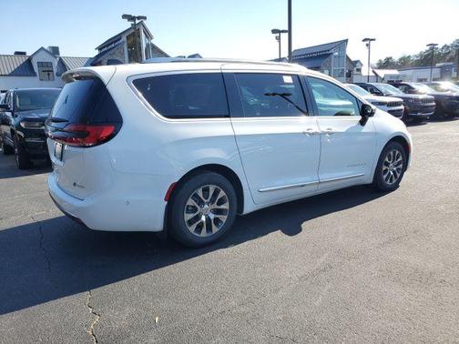 2025 Chrysler Pacifica Hybrid Pinnacle
