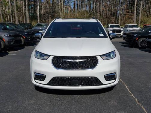 2025 Chrysler Pacifica Hybrid Pinnacle