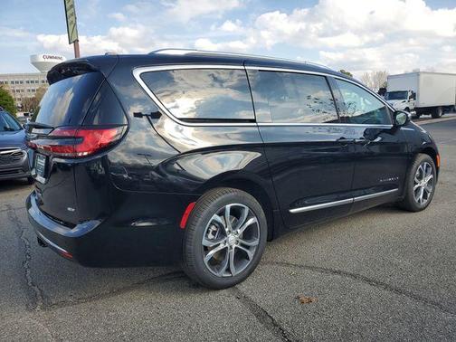 2026 Chrysler Pacifica Pinnacle